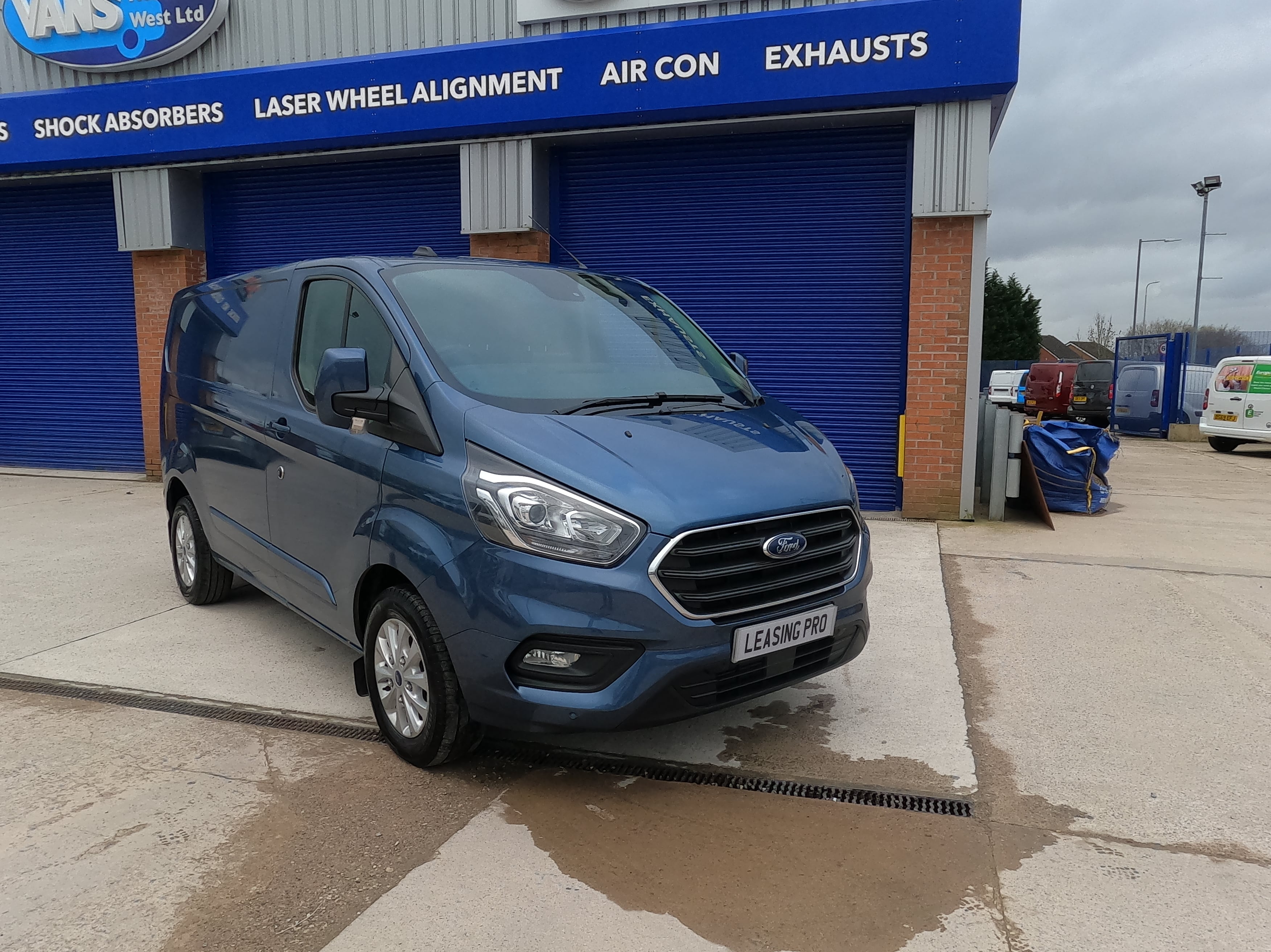 Ford TRANSIT CUSTOM 280 L1 DIESEL FWD 2.0 EcoBlue Hybrid 130ps Low Roof Limited Van
